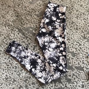 Lululemon Wunder Under (Tye dye)